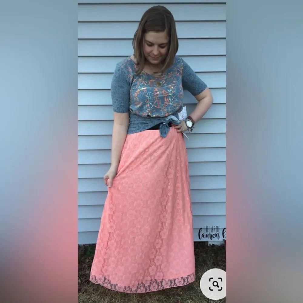 Lularoe Lucy mauve floral lace skirt sz small